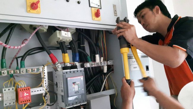 รับเหมาซ่อมไฟฟ้าในโรงงานแถวๆนิคมปิ่นทอง ชลบุรี